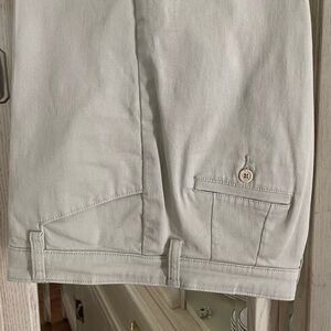 Lee Beige Capri pants.  Lee Size 12 Medium.